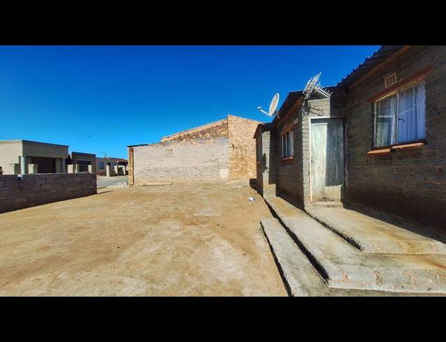 2 BEDROOM HOUSE FOR SALE IN TSAKANE